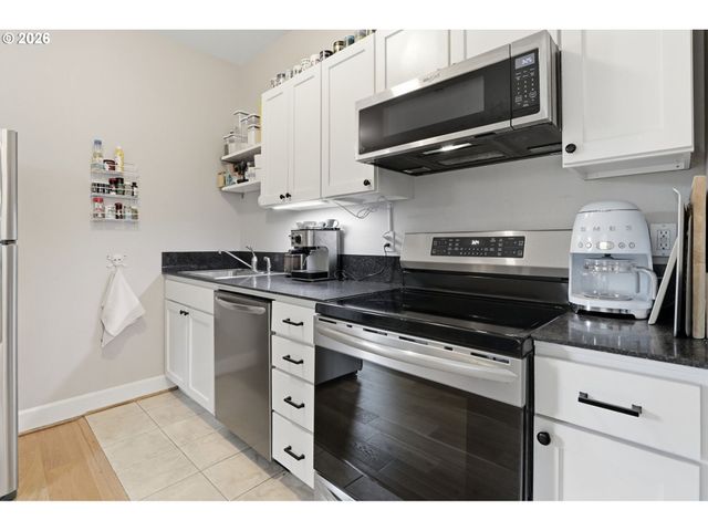 1714 Nw COUCH St 7, Portland, OR 97209