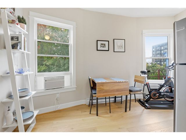 1714 Nw COUCH St 7, Portland, OR 97209