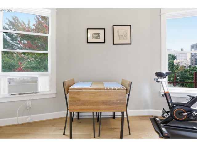 1714 Nw COUCH St 7, Portland, OR 97209