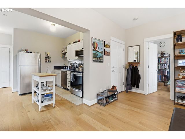 1714 Nw COUCH St 7, Portland, OR 97209