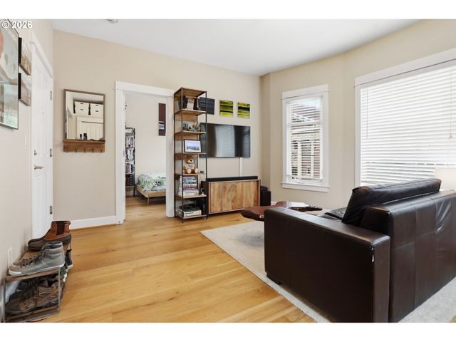 1714 Nw COUCH St 7, Portland, OR 97209