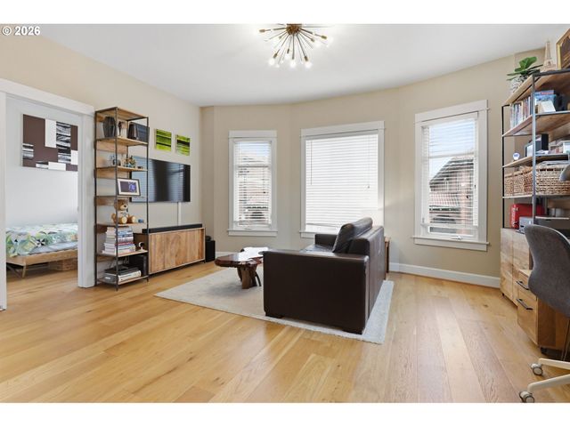 1714 Nw COUCH St 7, Portland, OR 97209