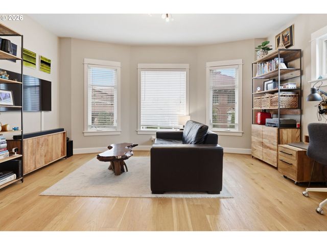 1714 Nw COUCH St 7, Portland, OR 97209
