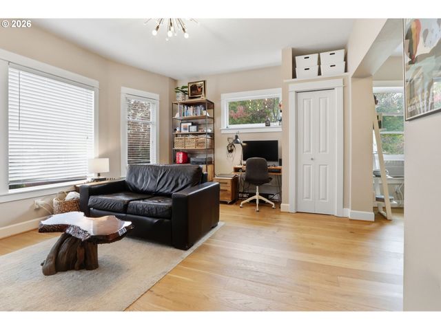 1714 Nw COUCH St 7, Portland, OR 97209