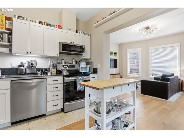 1714 Nw COUCH St 7, Portland, OR 97209