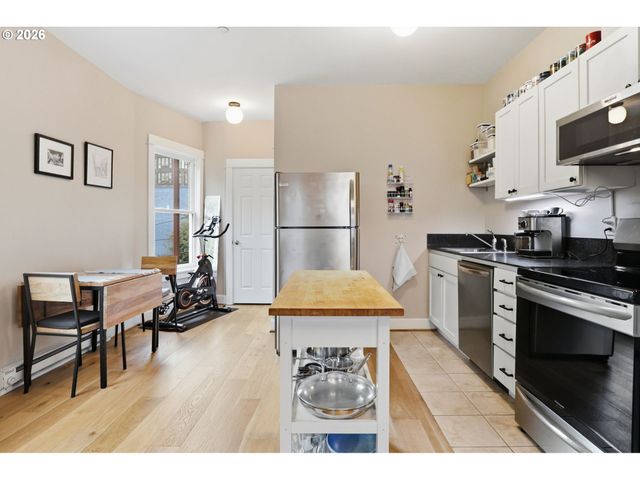 1714 Nw COUCH St 7, Portland, OR 97209