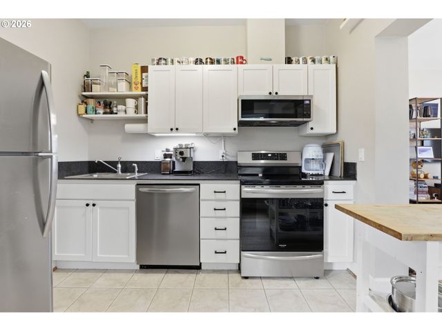 1714 Nw COUCH St 7, Portland, OR 97209