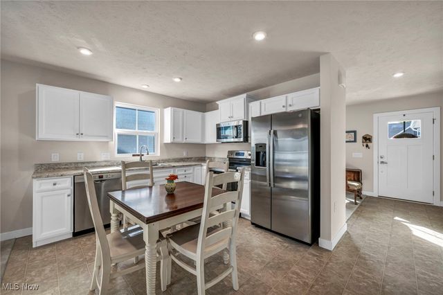 172 Eagle Circle, Amherst, OH 44001