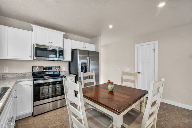 172 Eagle Circle, Amherst, OH 44001