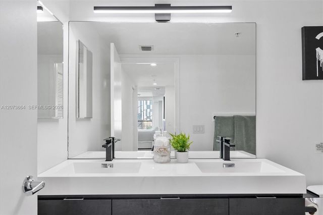 41 SE 5th Street 1111, Miami, FL 33131