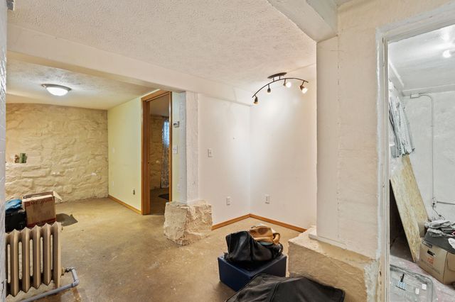 927 E Augusta Ave, Spokane, WA 99207