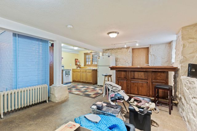 927 E Augusta Ave, Spokane, WA 99207