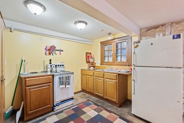 927 E Augusta Ave, Spokane, WA 99207