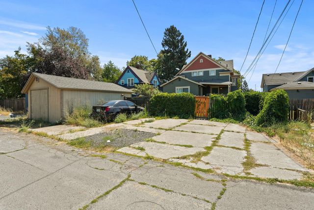 927 E Augusta Ave, Spokane, WA 99207