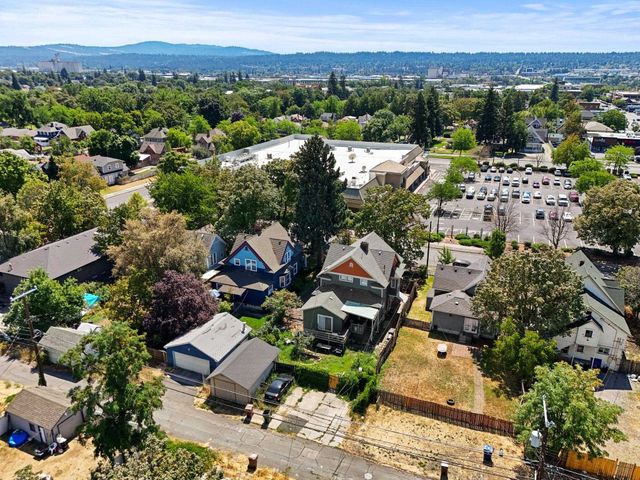 927 E Augusta Ave, Spokane, WA 99207