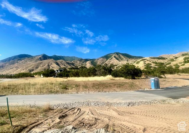 2056 E MAPLE HILLS LN, Mapleton, UT 84664