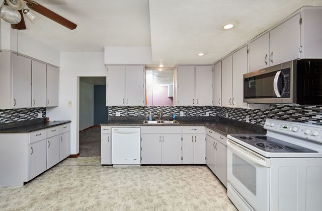 212 NE Elm Street, Greenfield, IA 50849
