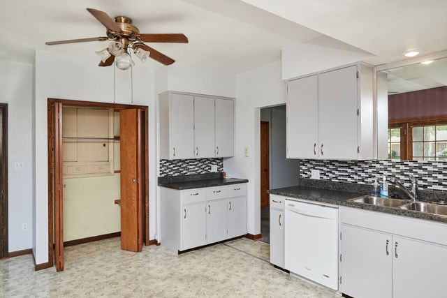 212 NE Elm Street, Greenfield, IA 50849