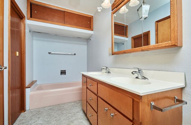 212 NE Elm Street, Greenfield, IA 50849