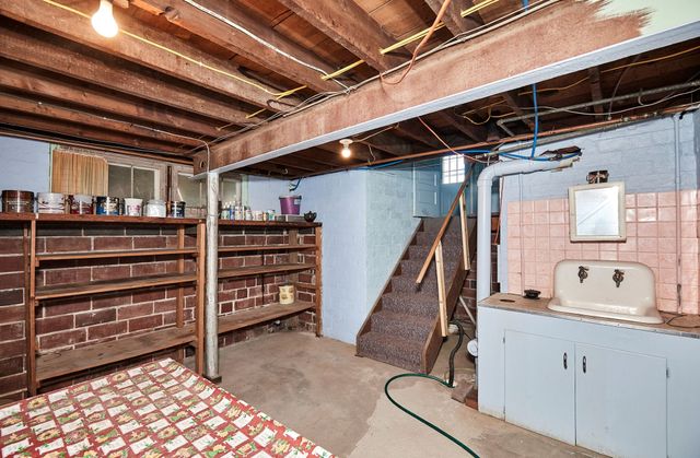 212 NE Elm Street, Greenfield, IA 50849