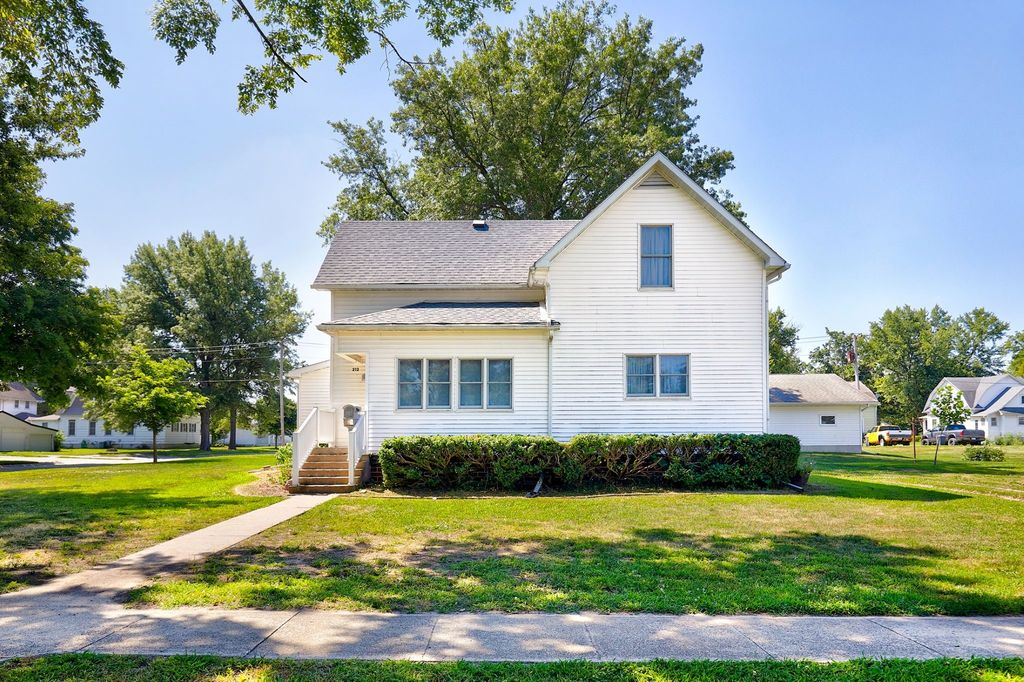 212 NE Elm Street, Greenfield, IA 50849
