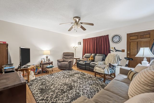 210 Crenshaw Rd, Hartsville, TN 37074