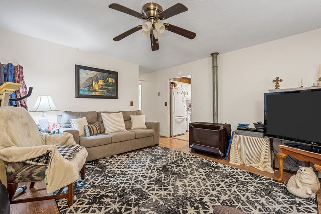 210 Crenshaw Rd, Hartsville, TN 37074