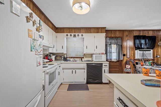 210 Crenshaw Rd, Hartsville, TN 37074