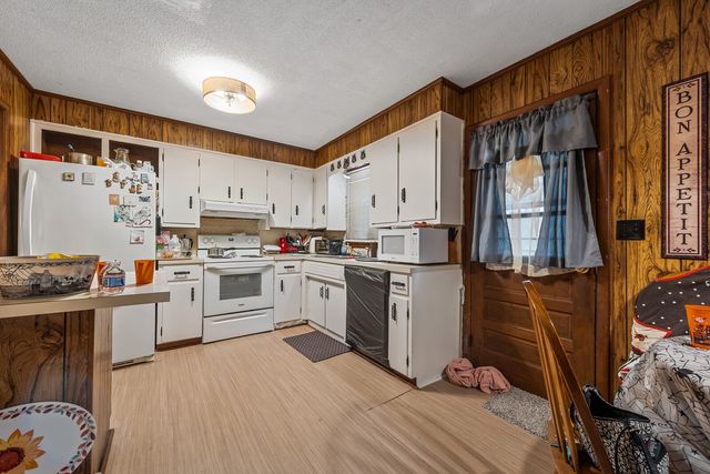 210 Crenshaw Rd, Hartsville, TN 37074