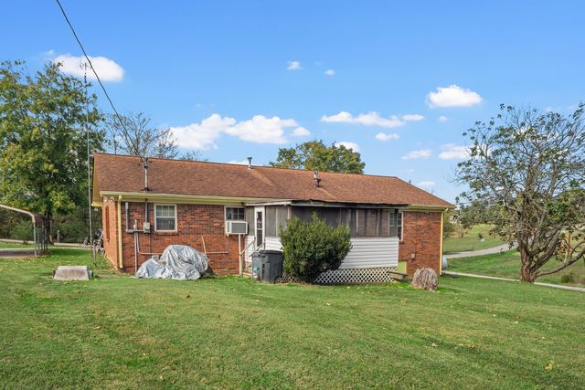 210 Crenshaw Rd, Hartsville, TN 37074