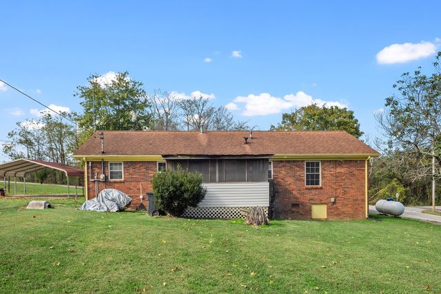 210 Crenshaw Rd, Hartsville, TN 37074