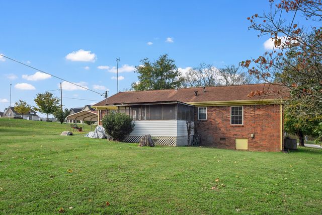 210 Crenshaw Rd, Hartsville, TN 37074