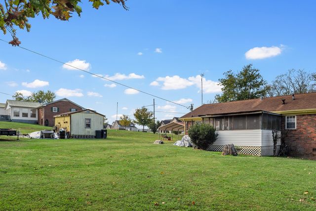 210 Crenshaw Rd, Hartsville, TN 37074