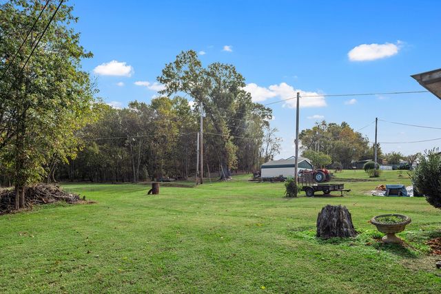 210 Crenshaw Rd, Hartsville, TN 37074