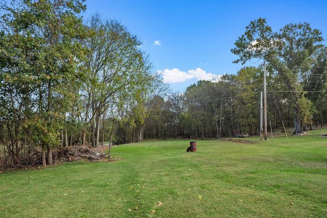 210 Crenshaw Rd, Hartsville, TN 37074