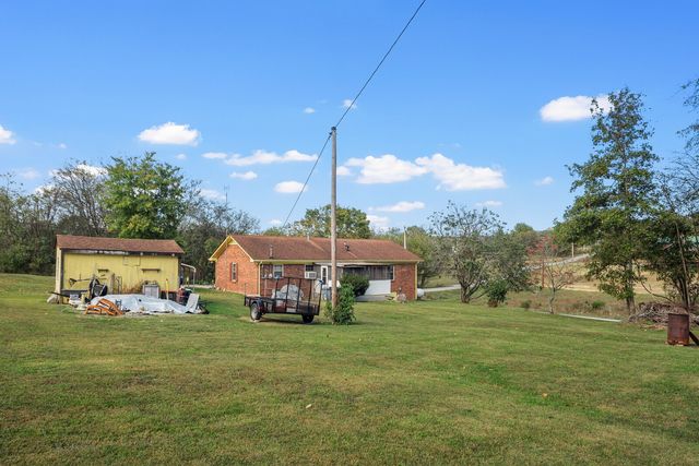 210 Crenshaw Rd, Hartsville, TN 37074