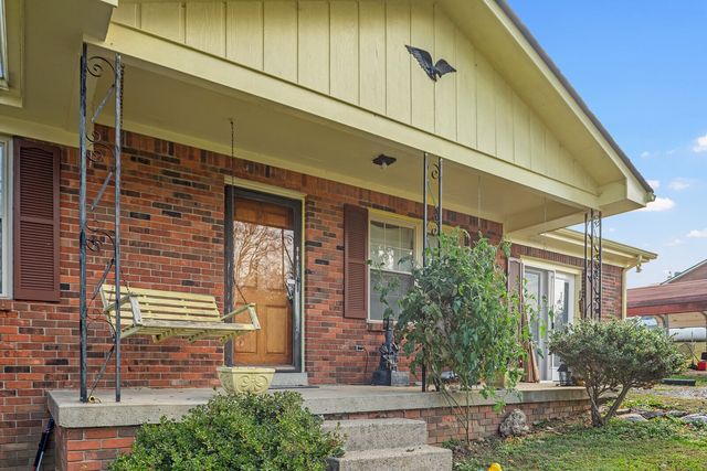 210 Crenshaw Rd, Hartsville, TN 37074