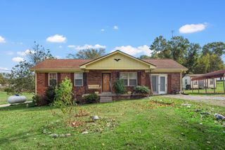 210 Crenshaw Rd, Hartsville, TN 37074