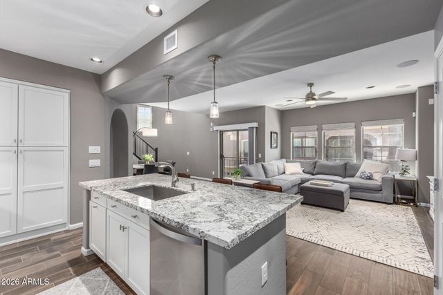 3935 E ROUGH RIDER Road 1350, Phoenix, AZ 85050