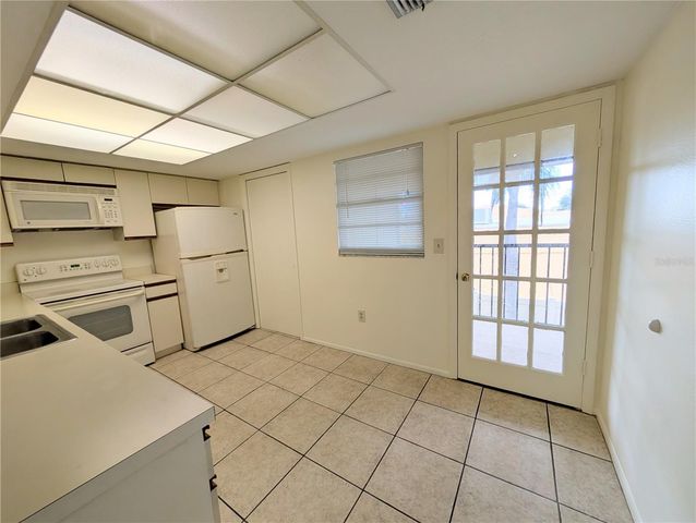 2515 BAYSHORE GARDENS PARKWAY 15, Bradenton, FL 34207