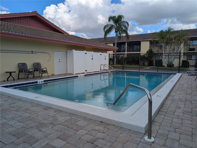 2515 BAYSHORE GARDENS PARKWAY 15, Bradenton, FL 34207