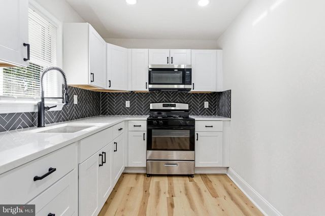 128 E OAK AVE, Lawnside, NJ 08045