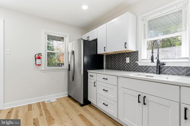 128 E OAK AVE, Lawnside, NJ 08045