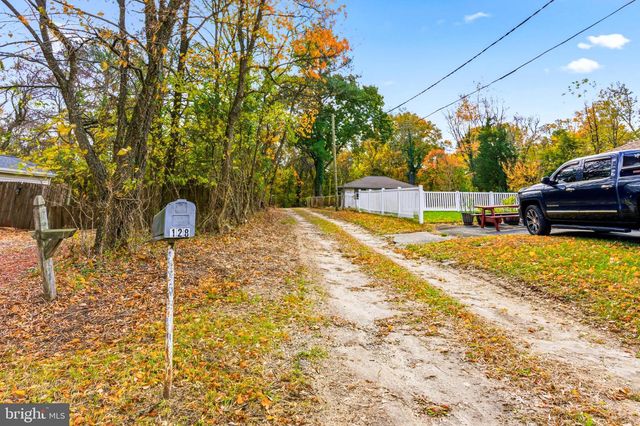 128 E OAK AVE, Lawnside, NJ 08045