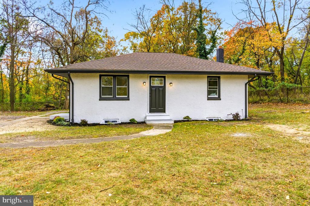 128 E OAK AVE, Lawnside, NJ 08045