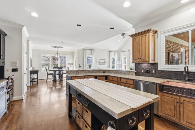 201 Lake Ridge Ct, Franklin, TN 37069