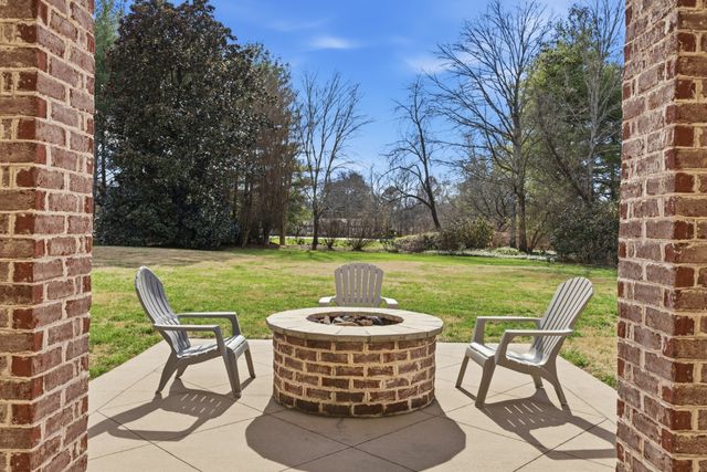 201 Lake Ridge Ct, Franklin, TN 37069