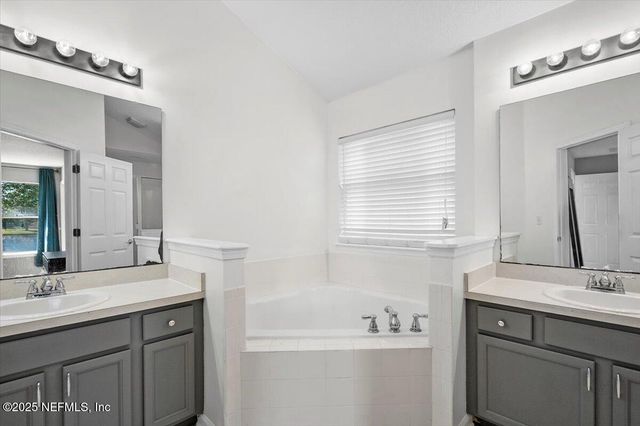 3787 JULIET LEIA Circle W, Jacksonville, FL 32218