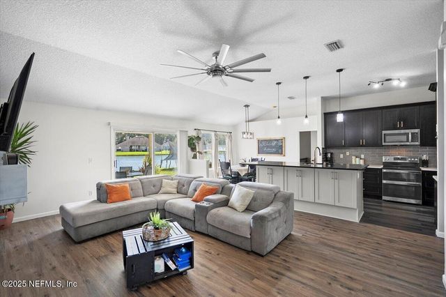 3787 JULIET LEIA Circle W, Jacksonville, FL 32218