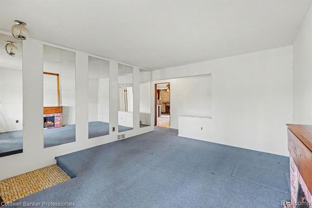 30205 Boewe Drive, Warren, MI 48092